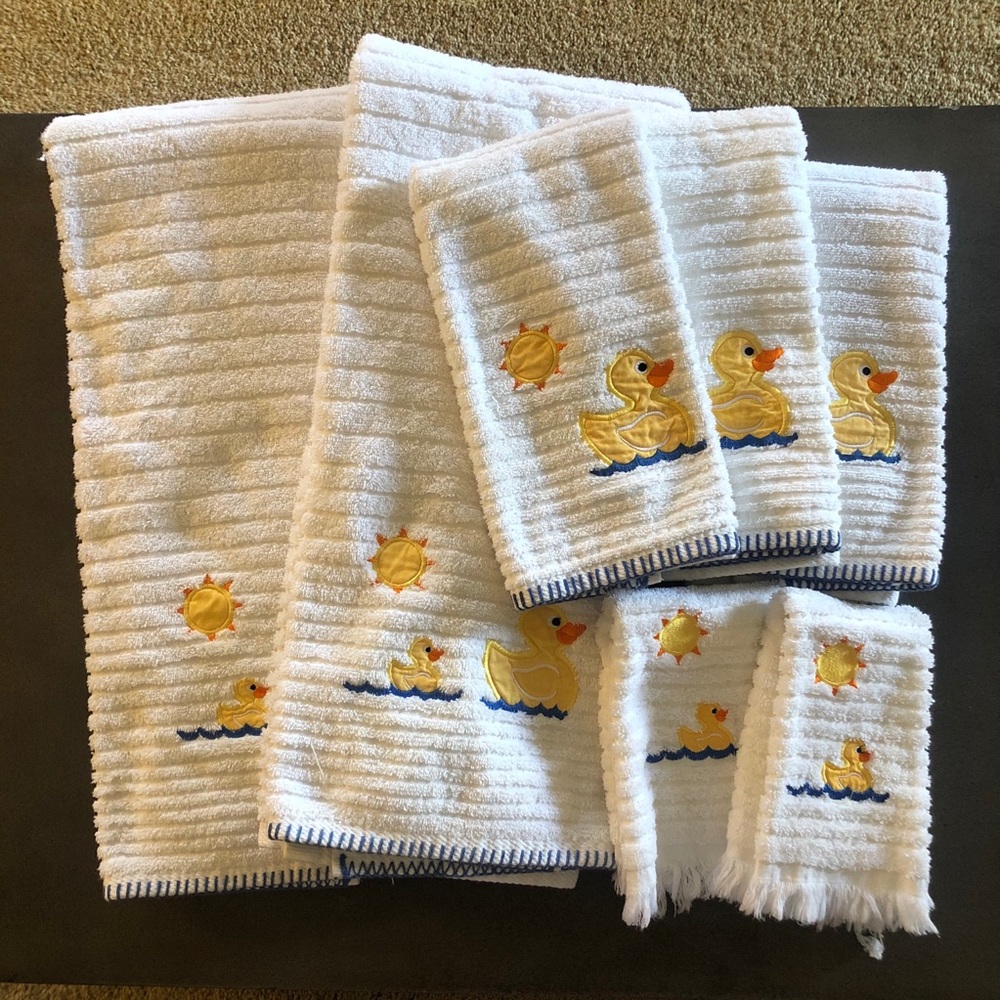 🦆Like new Ducky Bath Towel Set 🦆
